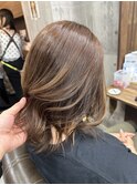 ベージュ