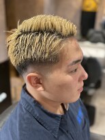 メグロバーバーショップロッポンギ 目黒六(MEGURO BARBER SHOP 6PPONGI) 王道73アップバング/スキンフェード