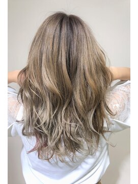 アズール 草加(azule) インナーカラー　ピンク×ベージュ　ロングウルフ