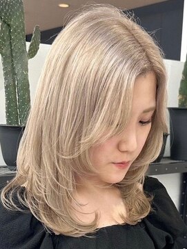 ウィコ 新宿(WICO) レイヤー×ベージュ[新宿駅/大人ガーリー/ダブルカラー]