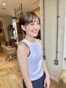 ビュートリアム 南青山(BEAUTRIUM) 大人ショート　シースルーバング　耳掛けショート