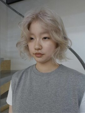 シキ 渋谷(siki) ベージュカラー/ブリーチなしダブルカラー/赤 み消し/渋谷/原宿