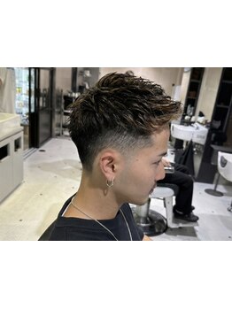 【イケてる男性が通うNEW STANDARDバーバーショップ】ON/OFFキマる！フェードからトレンドまでお任せ◎