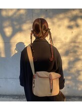 カリラ(CAOLILA) オレンジ ロングヘア ヘアアレンジ 三つ編みアレンジ