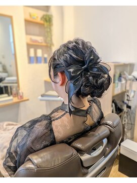 ももいろかぶとむし 【結婚式参列ヘア】リボン×アップ 大人可愛い愛されヘア