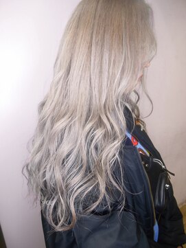 シェリエ(Cherie) ホワイトカラー/ホワイトシルバー/ホワイトウルフ/