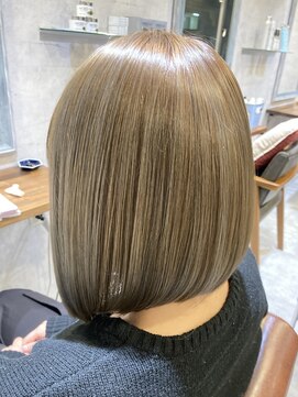 エスト(est) バレヤージュ×前下がりボブ 春似合うミルクティーカラー