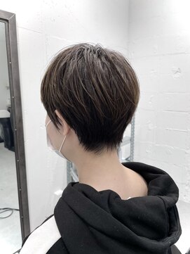 路地裏のアパート 【サイドも襟足も短くしたピクシーショート】