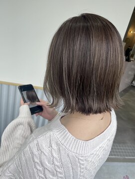 ルトワプラス(Lutowa plus) 切りっぱなしボブ×アッシュベージュ