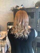 アチーブリス(achieve Liss)&nbsp;ハイトーンベージュブロンドグラデーション 無造作ウェーブ