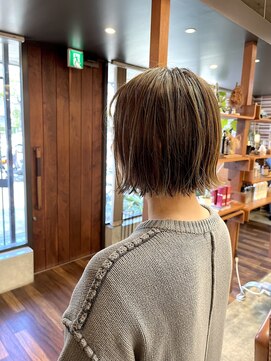 フロー(Flow) 切りっぱなしボブ×ハイライト