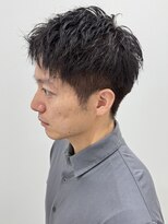 ヒュイル バイ ニアウ(Hwyl by Niau) メンズショートアップバングニュアンスパーマ刈り上げ