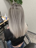 セミロングバレイヤージュホワイトベージュ