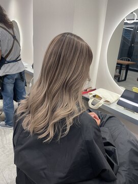 リュストル 町田(LUSTRE) ホワイトベージュバレイヤージュ