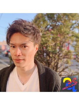 アモウ美容室 ランダムな動きと適度なアップバングスタイル