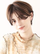 20代30代／センターパートショート／アッシュベージュ
