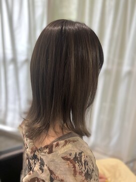 ツムグ 代官山店(TUMUGU) 30代40代50代大人かわいいヘアこなれミディホワイトグレージュ