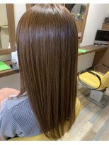 レア(le:A)&nbsp;セミロング。髪質改善縮毛矯正