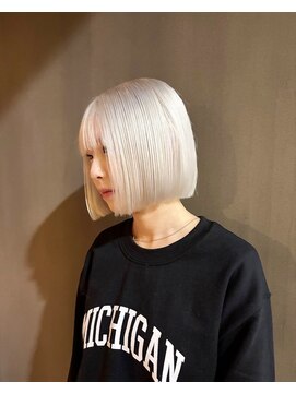 ソル 栄矢場町(SOL) ホワイト/ホワイトブロンド/ホワイトシルバー