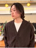 緩めニュアンスパーマメンズミディアムセンターパートスタイル