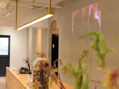 ローレン(LOREN)の写真