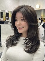 シティ(CITY)&nbsp;ワンカールレイヤー　オリーブグレージュ　かきあげヘア