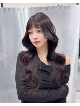 ロムーク 表参道(LOMKH) ミディアムレイヤーロングレイヤーカット顔周りブルーブラック