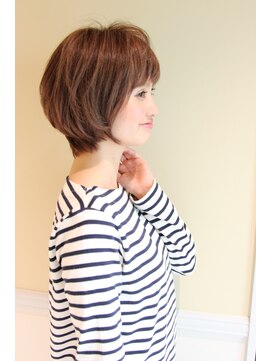 レウナ 外苑前(Reuna) 美シルエット・黒髪ニュアンスショート【外苑前・青山・表参道】