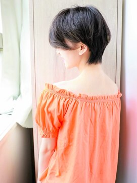 ルティア(Lutia) 斜めバング ショートボブ 黒髪スタイル