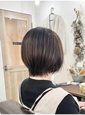 ベージュ×ショートボブ×イメチェンヘアスタイル