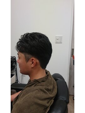 バーバーリコリス(barber Lycoris) 七三分け　2ブロック