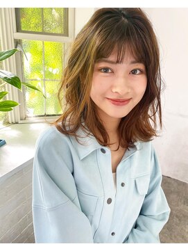 ガーランド (Garland) 大人ミディアムレイヤーカット水素カラーピンクベージュ卵型