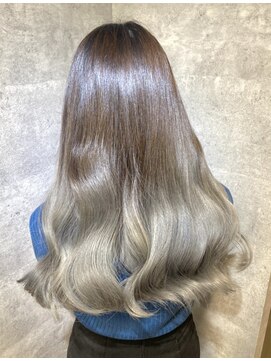 キャラ シャローネ 池袋(Chara Chalone) ホワイトシルバー/ロングヘアー/グラデーションカラー