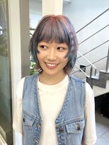 ウルフカットペールピンクとペールブルーシマシマデザインカラー