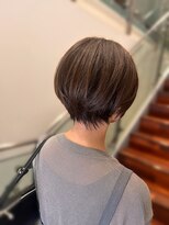 ビュートリアム 梅田(BEAUTRIUM)&nbsp;丸みショート/白髪ぼかし/ハイライト/ベージュ