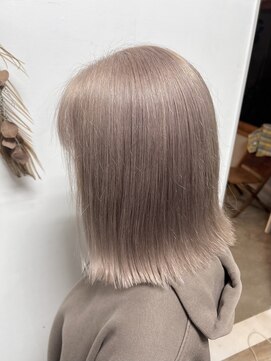 ヘアーデザインサロン スワッグ(Hair design salon SWAG) ホワイトベージュ　外ハネボブ