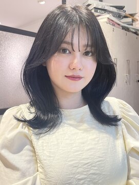 ヨーク(YOKE) くびれヘアレイヤー顔まわり艶髪