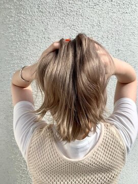 ヴィオラカラー(VIOLLA COLOR) ハイトーンカラー×ナチュラルミディヘア/小倉