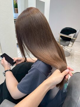 ミア(mia) 大人シアーベージュミニウルフボブミディアムレイヤー