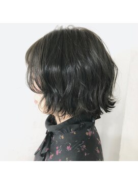 アンフィドットドゥルドゥ(AnFye.dueldo) 【AnFye.dueldo】前上がりボブ × ディープブルー