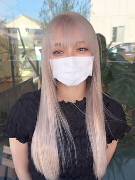 ジゼラ(GISELA) ホワイトベージュ ブリーチ シースルーバング グレージュ