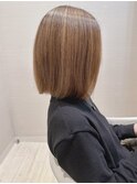 美髪ミディアムボブ似合わせグレージュ小顔メッシュ段カット30代