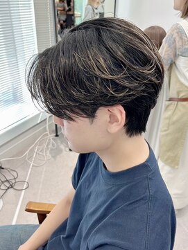 ネオリーブ クーロ メゾン 横浜(Neolive curro Maison) 韓国マッシュ　センターパート　フェザーパーマ　メンズ