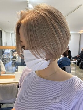 エリマ 武蔵小杉(elima) ショートカットくびれショート前下がりボブベージュカラー30代