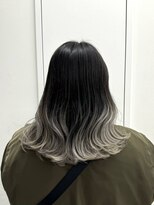 ホワイトグレージュ × グラデーション