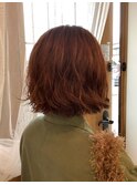 パーマの動きを活かすフレッシュオレンジボブ