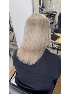 スワイ(SWAY) ホワイト/ケアブリーチ/ダブルカラー/縮毛矯正/岡山