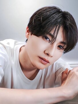 MEN'S HAIR BLEACHi 岐阜柳津店【メンズ ヘア ブリーチ】【4月29日オープン（予定）】 【BLEACHi】セクシーセンターパート【numberA.×BLEACHi】