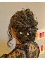 クオール(Quol)&nbsp;編み込みシニヨン【みなとみらい・桜木町】