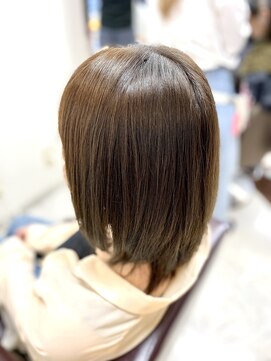 ヘアアンドメイク ドーリー(Hair&Make Dolly) ミディアムストレート